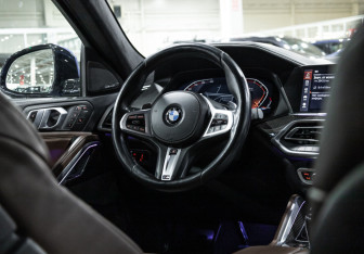 Подержанный автомобиль BMW X6 2020 года (16 фото)
