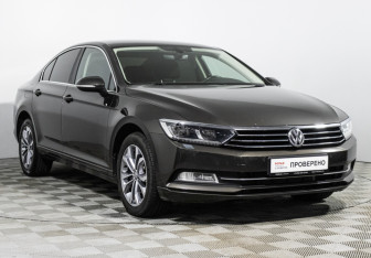 Подержанный автомобиль Volkswagen Passat Sedan 2017 года (3 фото)