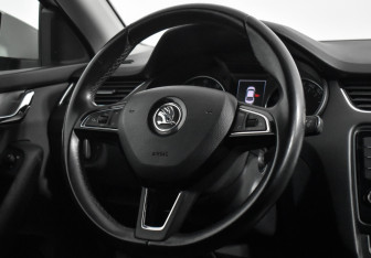 Подержанный автомобиль Skoda Octavia Liftback 2016 года (15 фото)