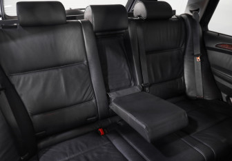 Подержанный автомобиль BMW X5 2005 года (23 фото)