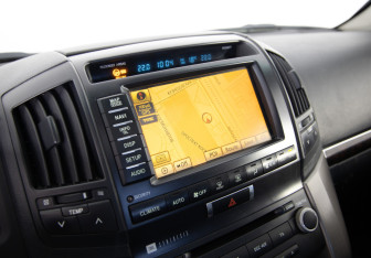 Подержанный автомобиль Toyota Land Cruiser Suv 2011 года (20 фото)