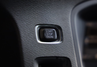 Подержанный автомобиль Volvo S60 2014 года (17 фото)