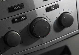 Подержанный автомобиль Opel Zafira Compactvan 2012 года (16 фото)