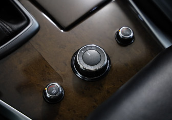 Подержанный автомобиль Infiniti JX 2013 года (17 фото)