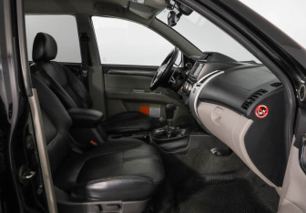 Подержанный автомобиль Mitsubishi Pajero Sport 2015 года (22 фото)