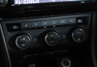 Подержанный автомобиль Skoda Superb Liftback 2016 года (16 фото)