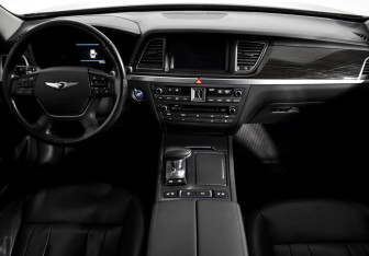 Подержанный автомобиль Genesis G80 2019 года (16 фото)