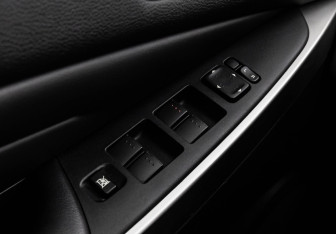 Подержанный автомобиль Mazda CX-7 2011 года (17 фото)