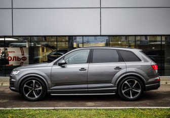 Подержанный автомобиль Audi Q7 2016 года (8 фото)