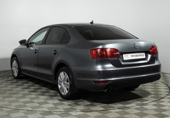 Подержанный автомобиль Volkswagen Jetta Sedan 2011 года (7 фото)