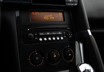 Подержанный автомобиль Peugeot 3008 2011 года (13 фото)