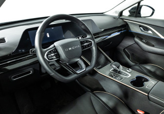 Подержанный автомобиль Omoda C5 2024 года (11 фото)