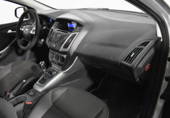 Подержанный автомобиль Ford Focus Sedan 2011 года (12 фото)