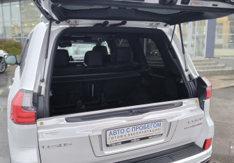 Подержанный автомобиль Lexus LX 2021 года (16 фото)