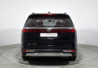 Подержанный автомобиль Kia Carnival 2020 года (6 фото)