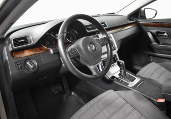 Подержанный автомобиль Volkswagen Passat CC 2011 года (9 фото)