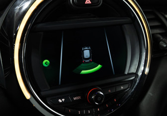 Подержанный автомобиль MINI Hatch 2020 года (17 фото)