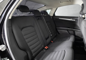 Подержанный автомобиль Ford Mondeo Sedan 2019 года (18 фото)