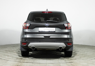 Подержанный автомобиль Ford Kuga 2018 года (6 фото)