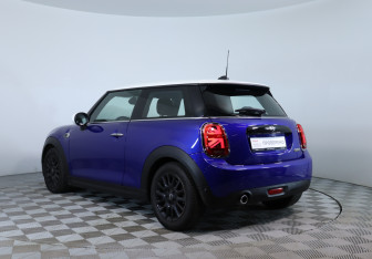 Подержанный автомобиль MINI Hatch 2019 года (8 фото)