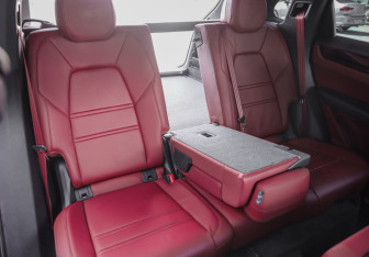 Подержанный автомобиль Porsche Cayenne 2020 года (35 фото)