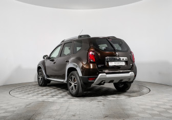 Подержанный автомобиль Renault Duster 2016 года (7 фото)