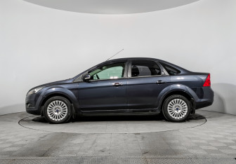Подержанный автомобиль Ford Focus Sedan 2011 года (8 фото)