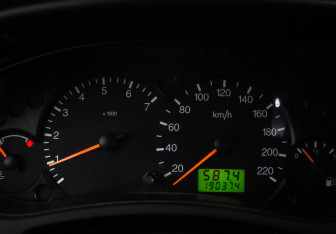 Подержанный автомобиль Ford Focus Hatchback 2004 года (16 фото)