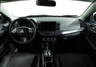 Подержанный автомобиль Mitsubishi Lancer Sedan 2012 года (13 фото)