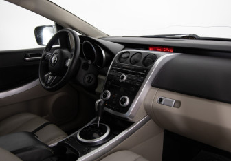 Подержанный автомобиль Mazda CX-7 2007 года (11 фото)