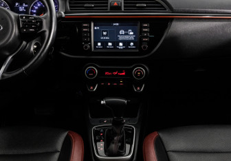 Подержанный автомобиль Kia Rio Hatchback 2020 года (12 фото)