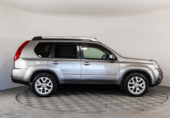 Подержанный автомобиль Nissan X-Trail 2011 года (4 фото)