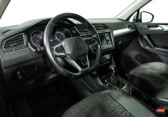 Подержанный автомобиль Volkswagen Tiguan 2022 года (11 фото)