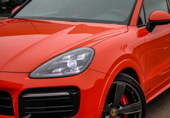 Подержанный автомобиль Porsche Cayenne 2021 года (2 фото)