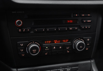 Подержанный автомобиль BMW X1 2013 года (17 фото)