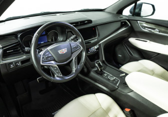 Подержанный автомобиль Cadillac XT5 2020 года (11 фото)