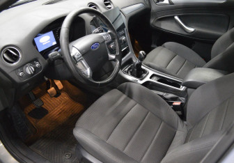 Подержанный автомобиль Ford Mondeo Sedan 2012 года (10 фото)