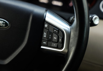 Подержанный автомобиль Land Rover Discovery Sport 2017 года (13 фото)