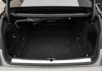 Подержанный автомобиль Audi A8 2019 года (33 фото)