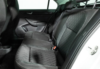 Подержанный автомобиль Skoda Rapid Liftback 2021 года (10 фото)