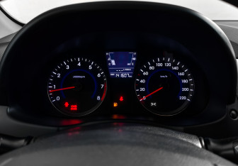 Подержанный автомобиль Hyundai Solaris Hatchback 2014 года (17 фото)