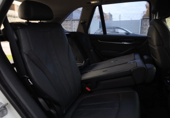 Подержанный автомобиль BMW X5 2014 года (21 фото)