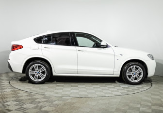 Подержанный автомобиль BMW X4 2015 года (4 фото)