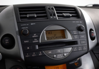 Подержанный автомобиль Toyota RAV4 2008 года (16 фото)