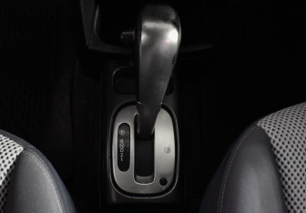 Подержанный автомобиль Nissan Note 2007 года (15 фото)