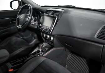 Подержанный автомобиль Mitsubishi ASX 2021 года (13 фото)