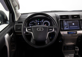 Подержанный автомобиль Toyota Land Cruiser Prado 2021 года (10 фото)
