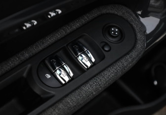 Подержанный автомобиль MINI Countryman 2018 года (27 фото)