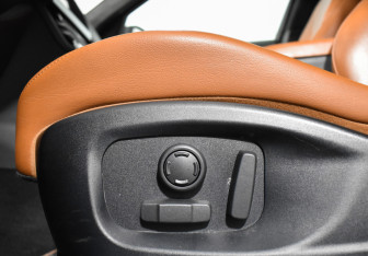 Подержанный автомобиль Jaguar F-Pace 2016 года (22 фото)