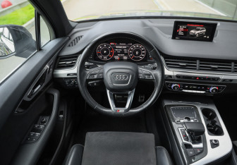 Подержанный автомобиль Audi Q7 2016 года (14 фото)